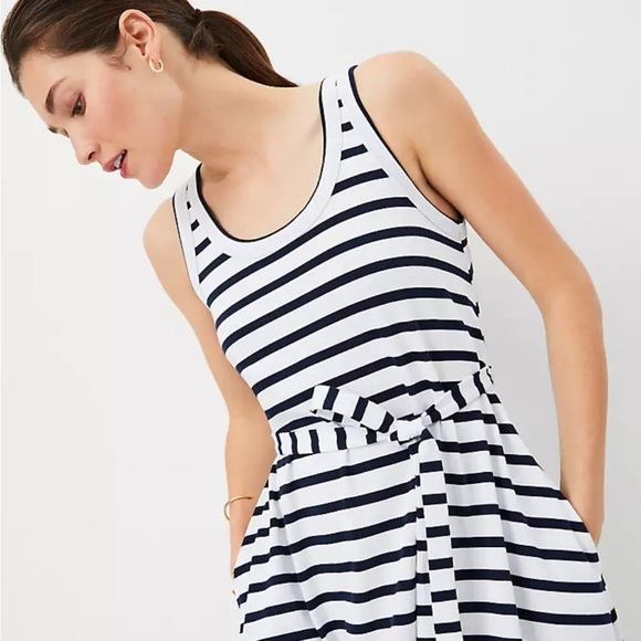 NWOT 💖 Ann Taylor Weekend Navy and White Knit Casual Dress - Picture 1 of 14